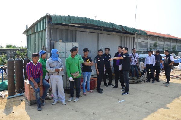 นครปฐม สนธิกำลังทุกภาคส่วนลงพื้นที่ตรวจสอบสถานประกอบการ