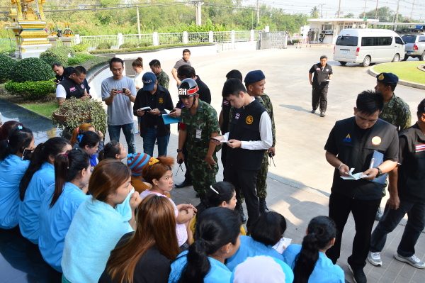 นครปฐม สนธิกำลังทุกภาคส่วนลงพื้นที่ตรวจสอบสถานประกอบการ