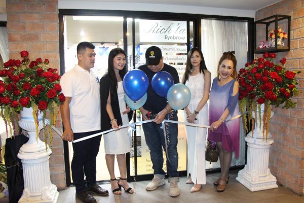 แชมป์โลกสาวสวยหนึ่งเดียวของคนไทยคว้ารางวัลชนะเลิศอันดับที่ 1 การแข่งขันสักคิ้ว ตา ปาก ชิงแชมป์โลกงาน Worldwide PMU 2017