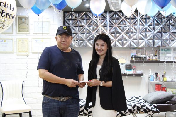 แชมป์โลกสาวสวยหนึ่งเดียวของคนไทยคว้ารางวัลชนะเลิศอันดับที่ 1 การแข่งขันสักคิ้ว ตา ปาก ชิงแชมป์โลกงาน Worldwide PMU 2017