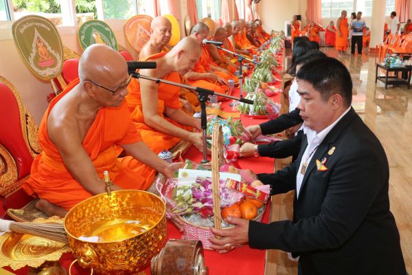 เปิดงานประจำปีปิดทองหลาวงพ่อโต ประจำปี 2561