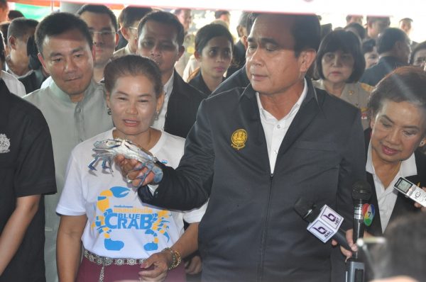 นายกรัฐมนตรีชื่นชมการรวมกลุ่มวิสาหกิจชุมชนธนาคารปู แพปลา สร้างความเข้มแข็งชุมชน สู่ความมั่นคง มั่งคั่ง ยั่งยืน