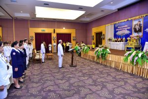 พิธีวางพานพุ่มดอกไม้สดเนื่องในวันพระบิดาแห่งฝนหลวง