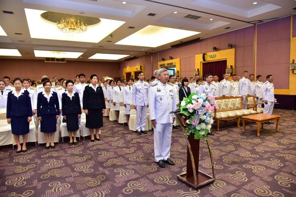 พิธีวางพานพุ่มดอกไม้สดเนื่องในวันพระบิดาแห่งฝนหลวง