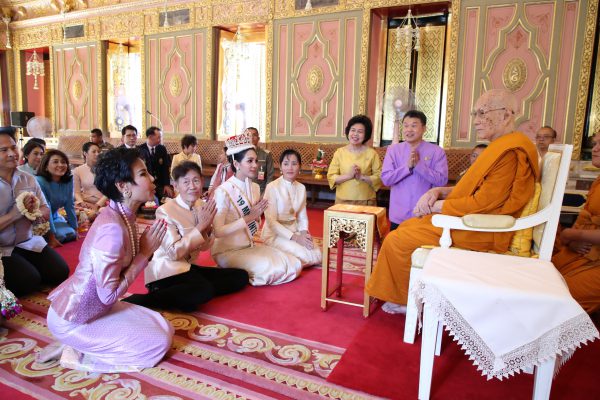 สภาสตรีฯ นำน้องบิ๊นท์ นางสาวไทย เข้ากราบสักการะสมเด็จพระสังฆราช