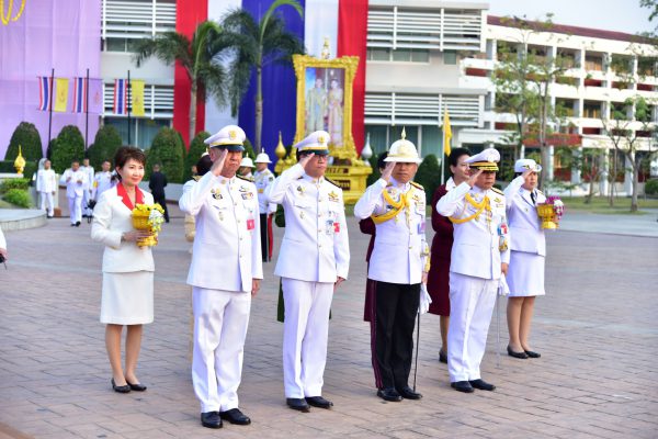 พระบาทสมเด็จพระเจ้าอยู่หัว และสมเด็จพระนางเจ้าฯ พระบรมราชินี พระราชทานกระบี่และปริญญาบัตรแก่ผู้สำเร็จการศึกษาจากโรงเรียนนายร้อยตำรวจ ประจำปีการศึกษา 2561 
