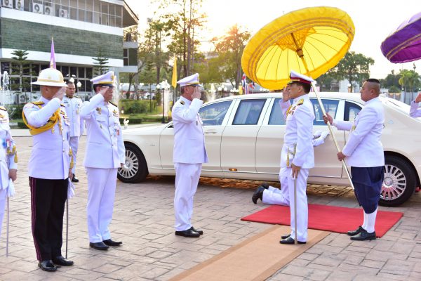 พระบาทสมเด็จพระเจ้าอยู่หัว และสมเด็จพระนางเจ้าฯ พระบรมราชินี พระราชทานกระบี่และปริญญาบัตรแก่ผู้สำเร็จการศึกษาจากโรงเรียนนายร้อยตำรวจ ประจำปีการศึกษา 2561