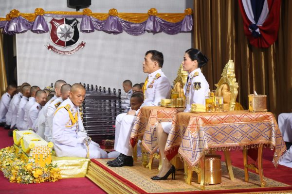 พระบาทสมเด็จพระเจ้าอยู่หัว และสมเด็จพระนางเจ้าฯ พระบรมราชินี พระราชทานกระบี่และปริญญาบัตรแก่ผู้สำเร็จการศึกษาจากโรงเรียนนายร้อยตำรวจ ประจำปีการศึกษา 2561