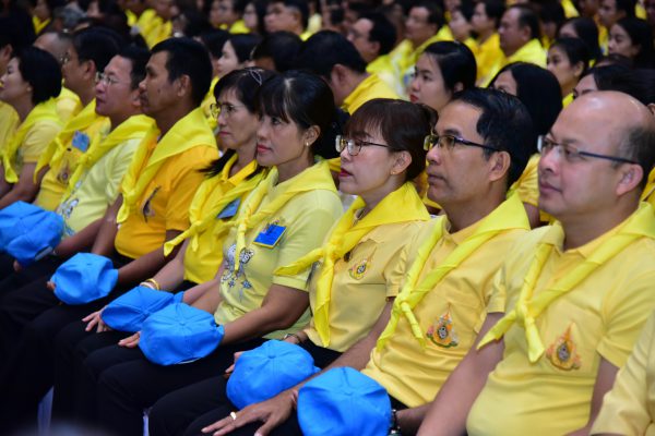 ผู้ว่าราชการจังหวัดนครปฐม นำพสกนิกรชมการถ่ายทอดสดกิจกรรมในช่วงพระราชพิธีเสด็จพระราชดำเนินเลียบพระนคร โดยขบวนพยุหยาตราทางชลมารค เนื่องในพระราชพิธีบรมราชาภิเษก พุทธศักราช 2562