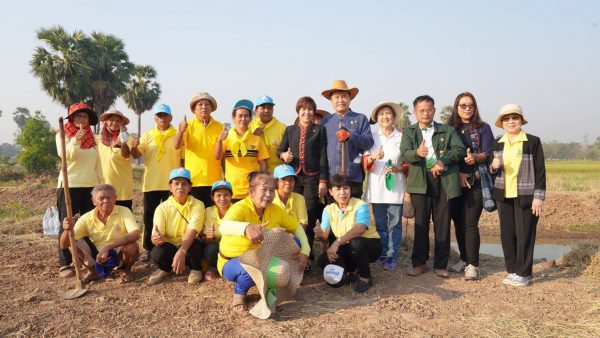 อธิบดี พช. นำทีมเอามื้อเนรมิตปรับพื้นที่ตาม “โคก หนอง นา โมเดล”