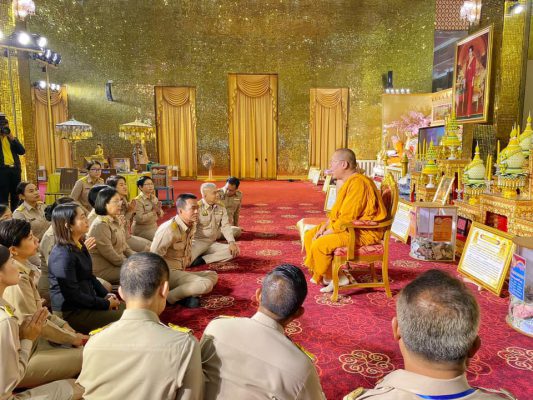 ผอ.สำนักงานพระพุทธศาสนาแห่งชาติกราบนมัสการสักการะขอพรปีใหม่เจ้าอาวาสวัดไผ่ล้อม