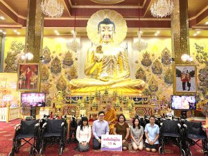 เจ้าอาวาสวัดไผ่ล้อม มอบรถเข็นนั่งผู้ป่วยให้โรงพยาบาลนครปฐม