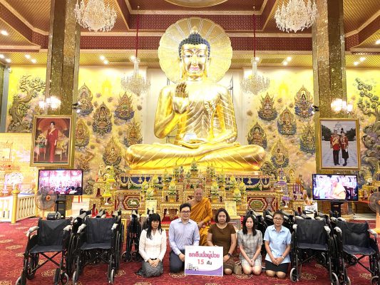 เจ้าอาวาสวัดไผ่ล้อม มอบรถเข็นนั่งผู้ป่วยให้โรงพยาบาลนครปฐม