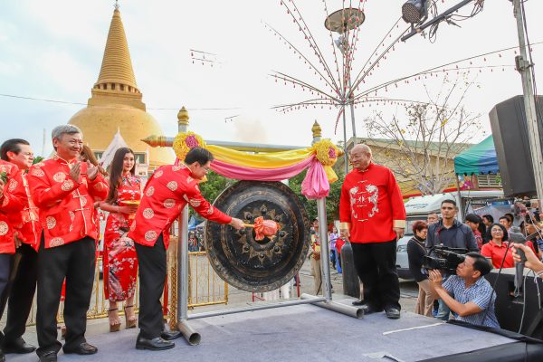 รัฐมนตรี ว่าการกระทรวงพาณิชย์ เป็นประธานเปิดงานหอการค้านครปฐมแฟร์ 2020