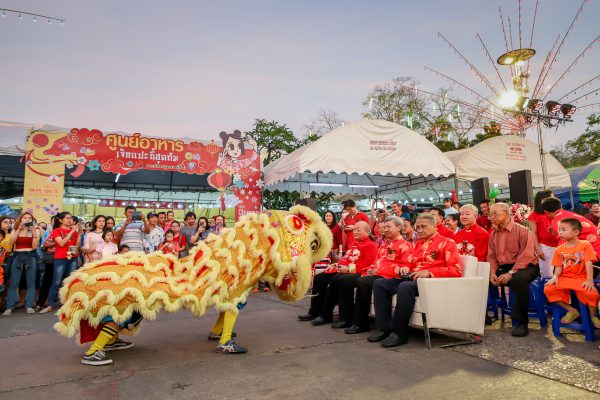 รัฐมนตรี ว่าการกระทรวงพาณิชย์ เป็นประธานเปิดงานหอการค้านครปฐมแฟร์ 2020