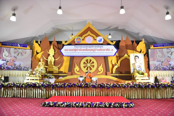 นครปฐม หลวงพี่น้ำฝนเจ้าอาวาสวัดไผ่ล้อม มอบจอแอลอีดี 4 จอใหญ่ให้กับคณะสงฆ์จังนครปฐม