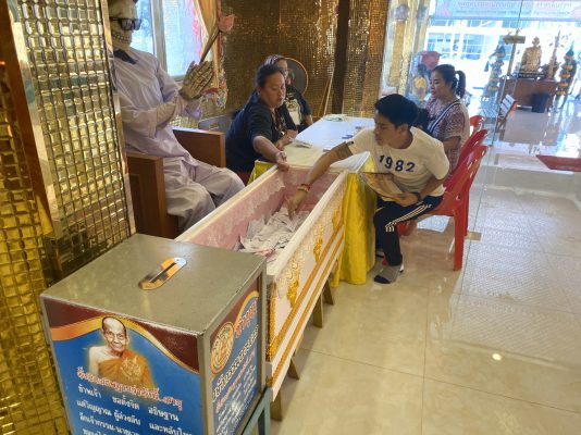 เจ้าอาวาสวัดไผ่ล้อม จ.นครปฐม ตั้งสำนักงานฌาปนสถานศพผู้ยากไร้ จัดพิธีกรรมทางศาสนา สวด เผา ฟรี !!! ไม่มีค่าใช้จ่าย