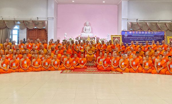 เจ้าอาวาสวัดไผ่ล้อม ถวายเงินหนึ่งแสนร่วมโครงการอบรมพระธรรมทูตสายต่างประเทศ