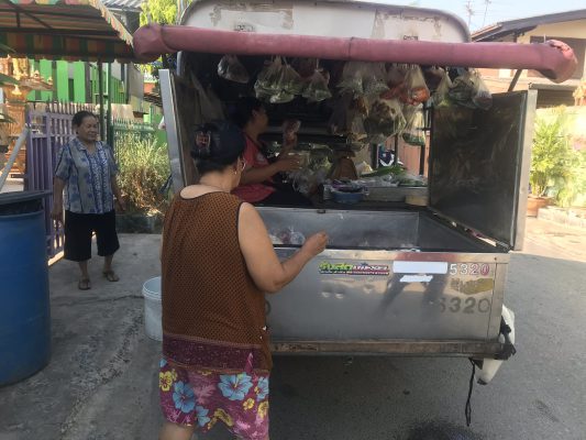 รถเร่ขายกับข้าวตามบ้านขายดีหลังโควิดระบาด ปชช.ไม่ออกจากบ้าน