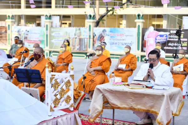 นครปฐม วัดไผ่ล้อมจัดพิธีสวดมนต์เสริมมงคลหน้ากากผ้ายันต์ นะปัดตลอด เพื่อเสริมความเป็นศิริมงคล เป็นกุศโลบายเตือนสติให้กับผู้สวมใส่ได้ป้องกันใส่ไว้ตลอด ในช่วงเวลานี้