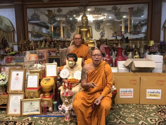 นครปฐม หลวงพี่น้ำฝนชี้แจงเรื่องการจัดส่งหน้ากากผ้ามัสลินยันต์นะปัดตลอดล่าช้า