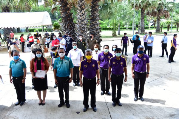 ผู้ว่าราชการจังหวัดนครปฐมส่งกลับผู้สังเกตอาการคนสุดท้าย พร้อมมอบประกาศเกียรติคุณ และขอบคุณผู้ที่ร่วมปฏิบัติงานทุกคน ที่ปฏิบัติหน้าที่อย่างเสียสละเพื่อชาวนครปฐม