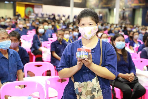 พช.จับมือสภาสตรีฯ มอบถุงยังชีพบรรเทาทุกข์ชาวแพร่ 600 ชุด “โครงการ เติมความสุข บรรเทาความทุกข์ ด้วยการแบ่งปัน”