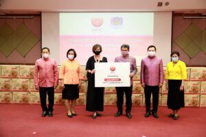 กรมการพัฒนาชุมชน รับมอบ “บะหมี่ซื่อสัตย์” จากบริษัท สหพัฒนพิบูลเพื่อนำไปมอบให้ประชาชนบรรเทาทุกข์จากวิกฤติโควิด-19 ตามโครงการ “เติมความสุข บรรเทาความทุกข์ ด้วยการแบ่งปัน”