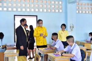 นครปฐม..รองผู้ว่าฯ ชื่นชม รร.กาญจนาภิเษกวิทยาลัยนครปฐม ปฏิบัติตามมาตรการป้องกันโควิดได้ดีเยี่ยม