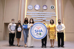 ททท.สำนักงานราชบุรี จัดพิธีมอบสัญลักษณ์ SHA แก่ผู้ประกอบการท่องเที่ยว จ.ราชบุรี ที่ผ่านเกณฑ์ประเมินมาตรฐาน SHA