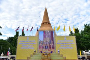 จังหวัดนครปฐมจัดพิธีทำบุญตักบาตรพระสงฆ์ 69 รูป ถวายพระราชกุศลแด่ พระบาทสมเด็จพระเจ้าอยู่หัว เนื่องในโอกาสมหามงคลวันเฉลิมพระชนมพรรษา 28 กรกฎาคม 2563