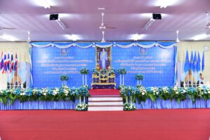 พสกนิกรชาวจังหวัดนครปฐม ร่วมทำบุญตักบาตรพระสงฆ์ 89 รูป ถวายเป็นพระราชกุศลแด่ สมเด็จพระนางเจ้าสิริกิติ์ พระบรมราชินีนาถ พระบรมราชชนนีพันปีหลวง