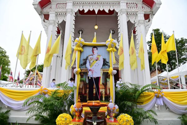 พระบาทสมเด็จพระเจ้าอยู่หัว ทรงพระกรุณาโปรดเกล้าฯ ให้กรมศิลปากร นำผ้าพระกฐิน ถวายพระสงฆ์จำพรรษาถ้วนไตรมาส ณ วัดพระงาม พระอารามหลวง จังหวัดนครปฐม