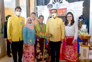 พลเอกประยุทธ์ นำทัพประชุม ครม. สัญจร พัฒนาเศรษฐกิจและสังคมกลุ่มจังหวัดอันดามัน หนุนผลิตภัณฑ์ OTOP ภูเก็ต สร้างอาชีพสร้างรายได้ พลิกฟื้นวิกฤติโควิด-19 ยกระดับเศรษฐกิจฐานราก สู่ความมั่นคง มั่งคั่ง และยั่งยืน