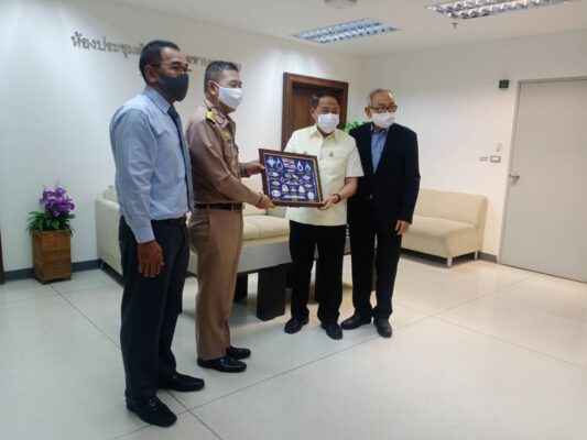 พลเรือโท เชษฐา ใจเปี่ยม เข้าพบ นายนิสิต จันทร์สมวงศ์ อธิบดีกรมที่ดิน และนายชัชวาล สมจิตร ผู้อำนวยการสำนักจัดการที่ดินของรัฐ เพื่อเข้าหารือข้อราชการ แนวทางการแก้ไขปัญหาการบุกรุกที่ดินของรัฐ