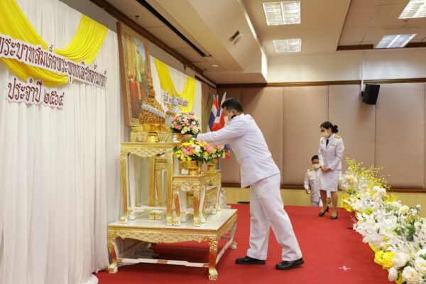อธิบดี พช. นำข้าราชการน้อมถวายราชสักการะ วันที่ระลึกพระบาทสมเด็จพระพุทธเลิศหล้านภาลัย