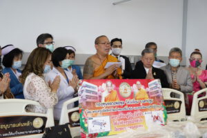 กองทุนหลวงพ่อพูล วัดไผ่ล้อม โดยหลวงพี่น้ำฝน มอบเตียงผู้ป่วยไฟฟ้า ให้แก่ศูนย์โรคหัวใจ ร.พ.นครปฐม อีก จำนวน 48 เตียง รวมทั้งสิ้น 111 เตียง เป้าหมายให้ถึง 200 เตียงเร็วๆนี้