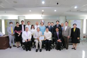 ศูนย์คุณธรรม มอบใบประกาศนียบัตรยกย่อง มูลนิธิต่อต้านการทุจริต เป็นองค์กรที่ใช้หลักคุณธรรมในการบริหารจัดการองค์กรจนเกิดผลเป็นที่ประจักษ์ของสังคม