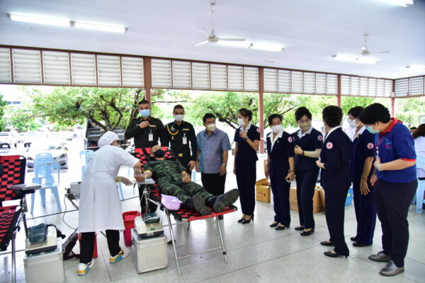 นครปฐม กรมการสัตว์ทหารบก นำเจ้าหน้าที่ทหารร่วมบริจาคโลหิต ช่วยเหลือเพื่อนมนุษย์