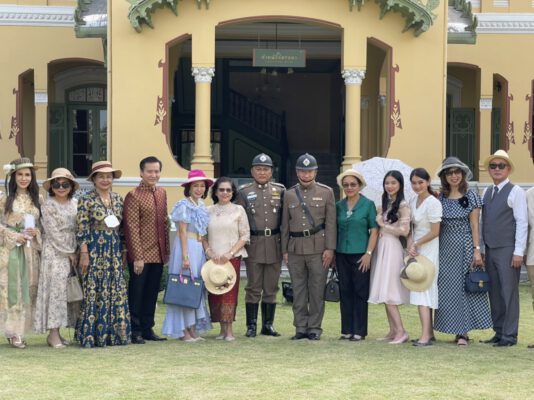 อดีตรอง ผบช.ทท. รอง ผบช.น. โฆษกกองทัพเรือ และประธาน กต.ตร.กทม.(ภาคประชาชน) เยี่ยมชมตำหนักจิตรลดา และ พิพิธภัณฑ์ตำรวจ