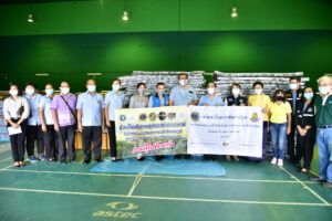 ผู้ประกอบการ ภาคเอกชน และหน่วยงานราชการ ในจังหวัดนครปฐม มอบสิ่งของเพื่อสนับสนุนโรงพยาบาลสนามแห่งที่ 2 ในการรองรับผู้ป่วยติดเชื้อ