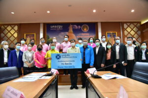 นครปฐม ประธานรัฐสภามอบหน้ากากอนามัยแก่ผู้ได้รับผลกระทบจากสถานการณ์โรคติดเชื้อ