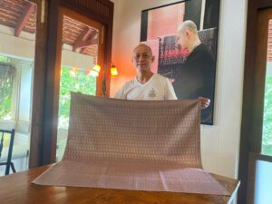 พช.อุบลฯ สืบสานผ้าไทยงดงาม “ผ้ามัดหมี่ลายขอเจ้าฟ้าสิริวัณณวรีฯ”