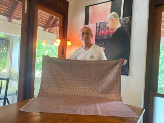 พช.อุบลฯ สืบสานผ้าไทยงดงาม “ผ้ามัดหมี่ลายขอเจ้าฟ้าสิริวัณณวรีฯ”