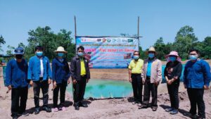 สพอ.ชุมแพ: ร่วมเอามื้อสามัคคี โคก หนอง นา พช. แบกจอบหอบฟาง สร้างแปลงนาพายั่งยืน