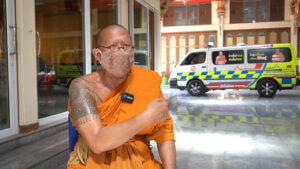 นครปฐม หลวงพี่น้ำฝน ช่วยแม่ลูกอ่อน16 วัน ติดโควิด เร่งหา รพ.ให้ ติง จนท.บางคนไร้ใจ