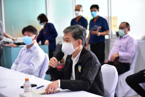 ผู้ว่าฯ นครปฐมพร้อมหน่วยงานที่เกี่ยวข้อง ลงพื้นที่ตรวจโรงงานในพื้นที่อำเภอบางเลน หลังพบแรงงานติดเชื้อ