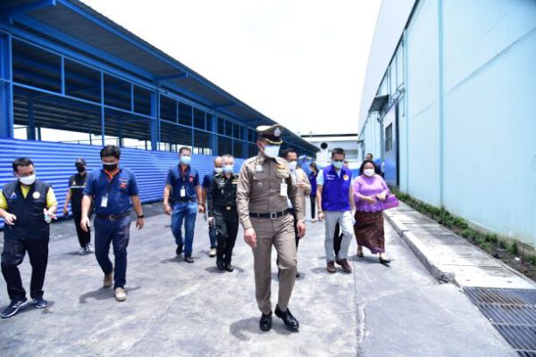 ผู้ว่าฯ นครปฐมพร้อมหน่วยงานที่เกี่ยวข้อง ลงพื้นที่ตรวจโรงงานในพื้นที่อำเภอบางเลน หลังพบแรงงานติดเชื้อ