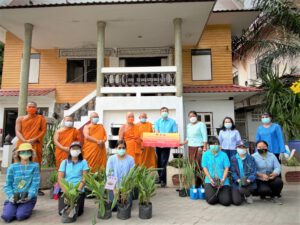 พช.โคราช นำร่อง “1 วัด 1 สวนสมุนไพร ต้านภัยโควิด - 19” เพิ่มพื้นที่ขยายผลการปลูกพืชสมุนไพรไทย