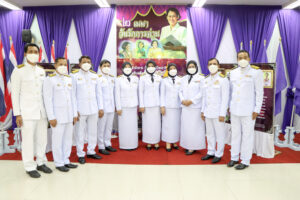 นราธิวาส นายไพโรจน์ จริตงาม รองผวจ.นราธิวาส เป็นประธานในพิธีมอบหนังสือพระราชทาน สารานุกรมไทยสำหรับเยาวชน